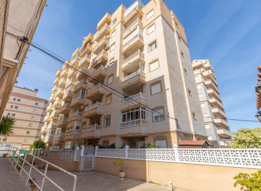 2 soverom Leilighet til salgs i Torrevieja med svømmebasseng - € 130 000 (Ref: 9852157)