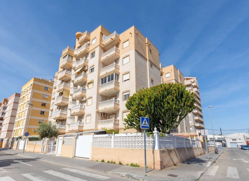2 soverom Leilighet til salgs i Torrevieja med svømmebasseng - € 130 000 (Ref: 9852157)