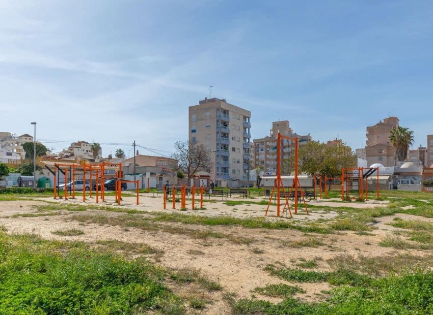 2 soverom Leilighet til salgs i Torrevieja med svømmebasseng - € 130 000 (Ref: 9852157)