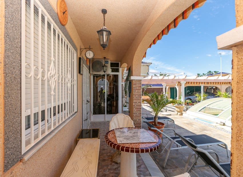 4 soveværelse Villa til salg i Orihuela Costa med swimmingpool - € 560.000 (Ref: 9852158)
