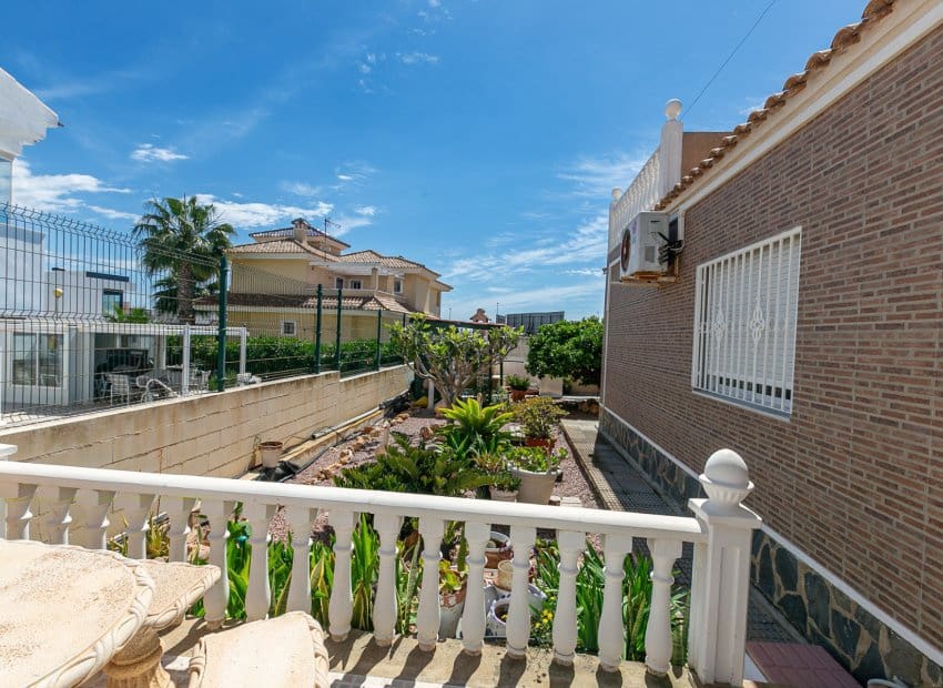 4 soveværelse Villa til salg i Orihuela Costa med swimmingpool - € 560.000 (Ref: 9852158)