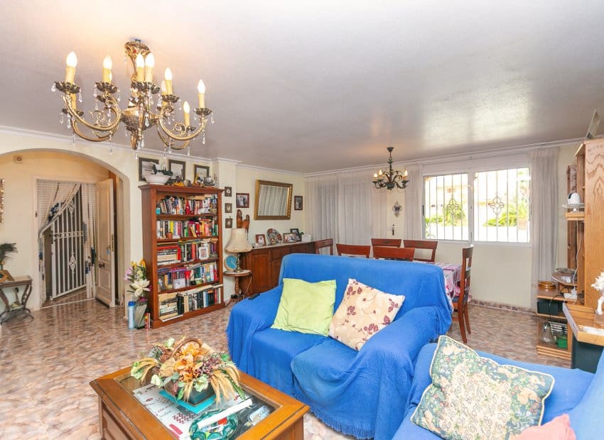 4 soveværelse Villa til salg i Orihuela Costa med swimmingpool - € 560.000 (Ref: 9852158)