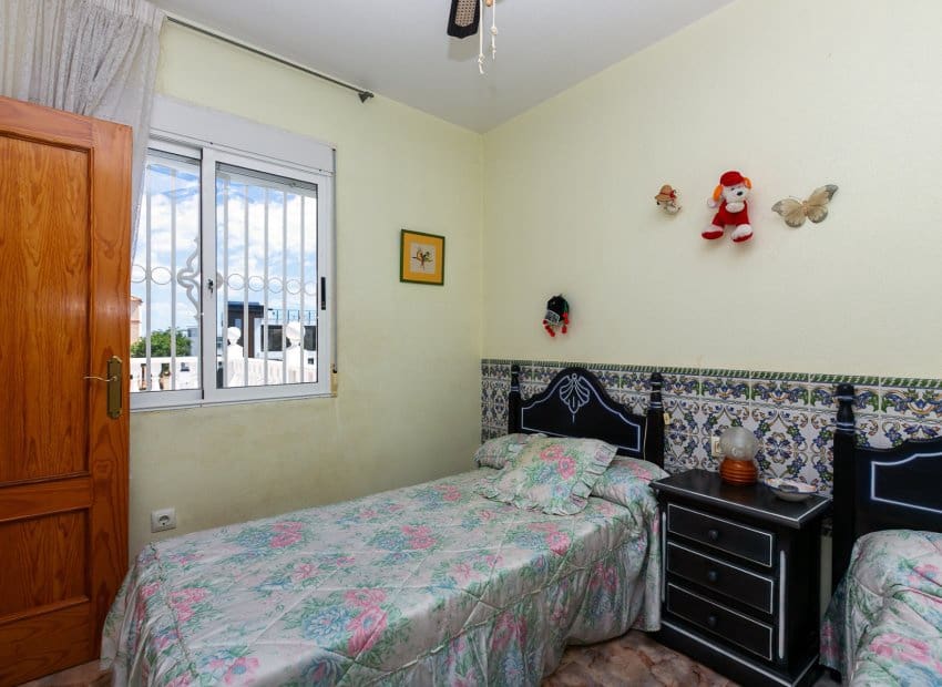 4 soveværelse Villa til salg i Orihuela Costa med swimmingpool - € 560.000 (Ref: 9852158)