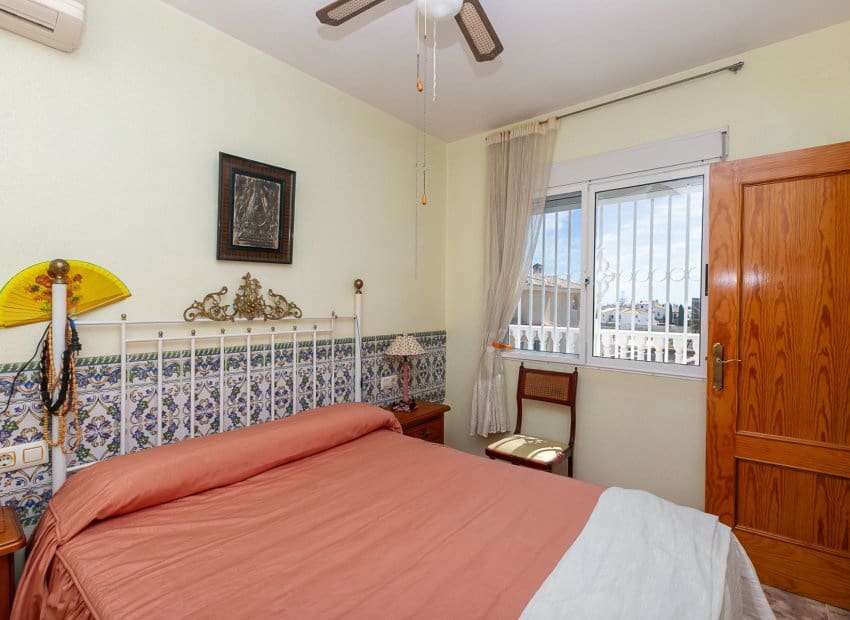4 soveværelse Villa til salg i Orihuela Costa med swimmingpool - € 560.000 (Ref: 9852158)