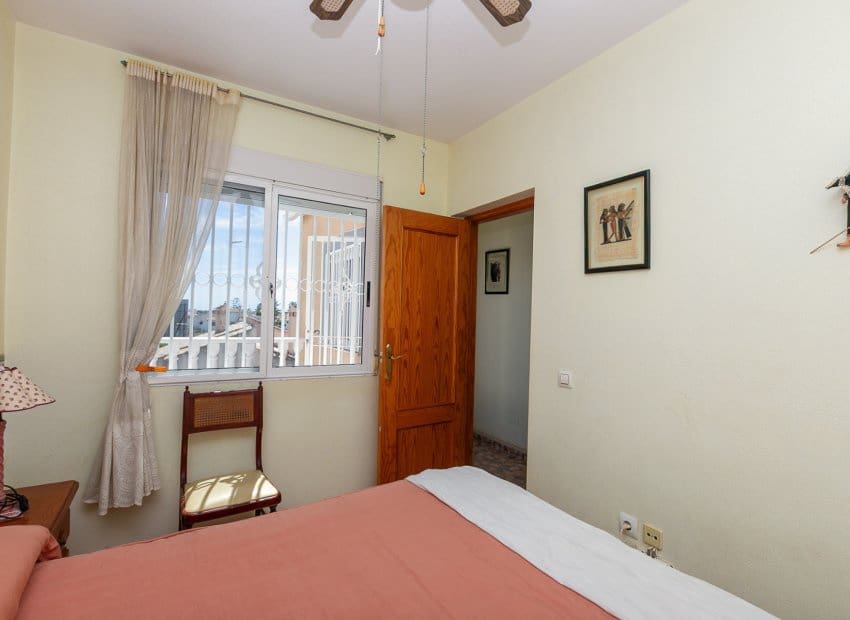 4 soveværelse Villa til salg i Orihuela Costa med swimmingpool - € 560.000 (Ref: 9852158)