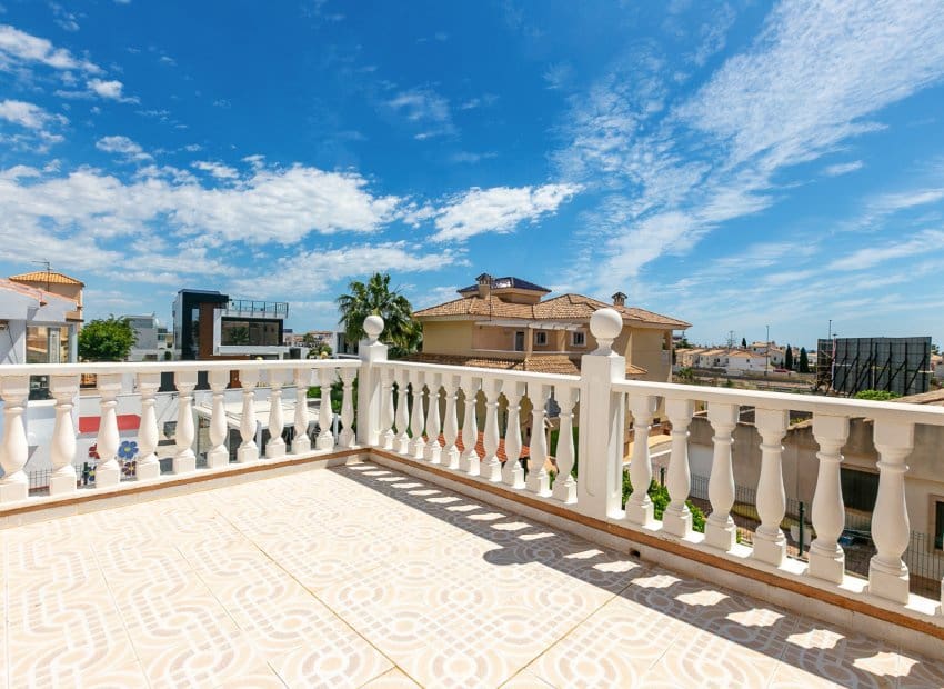 4 soveværelse Villa til salg i Orihuela Costa med swimmingpool - € 560.000 (Ref: 9852158)