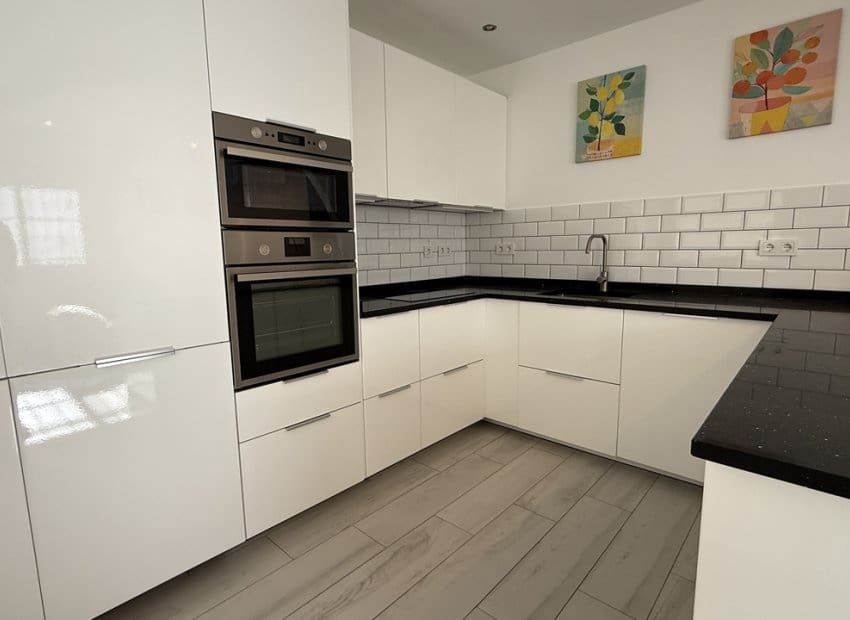 Chalet de 2 habitaciones en Villamartin en venta con piscina - 249.950 € (Ref: 9861024)
