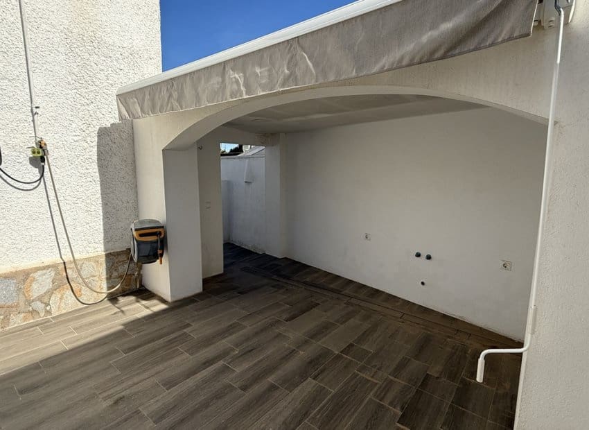 Chalet de 2 habitaciones en Villamartin en venta con piscina - 249.950 € (Ref: 9861024)