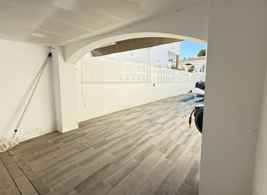 Chalet de 2 habitaciones en Villamartin en venta con piscina - 249.950 € (Ref: 9861024)
