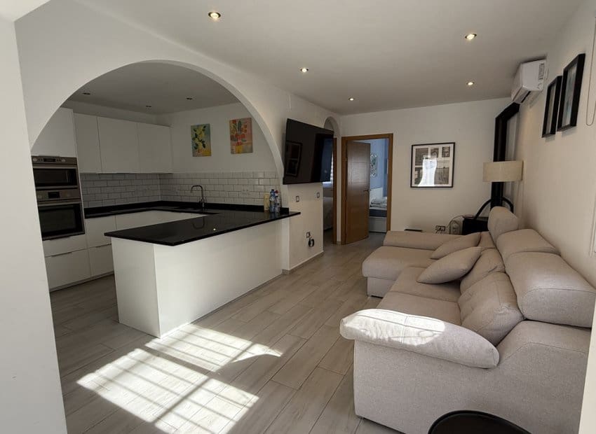 Chalet de 2 habitaciones en Villamartin en venta con piscina - 249.950 € (Ref: 9861024)