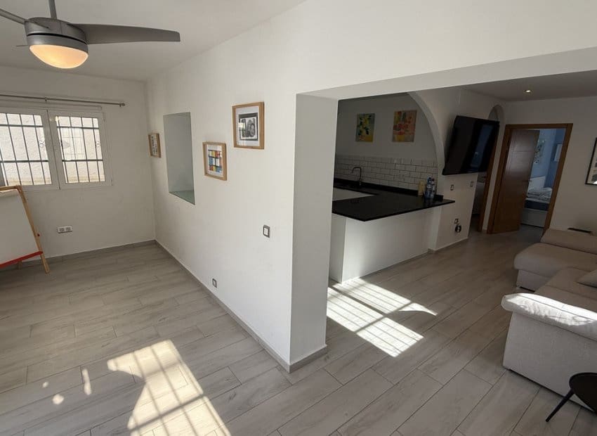 Chalet de 2 habitaciones en Villamartin en venta con piscina - 249.950 € (Ref: 9861024)