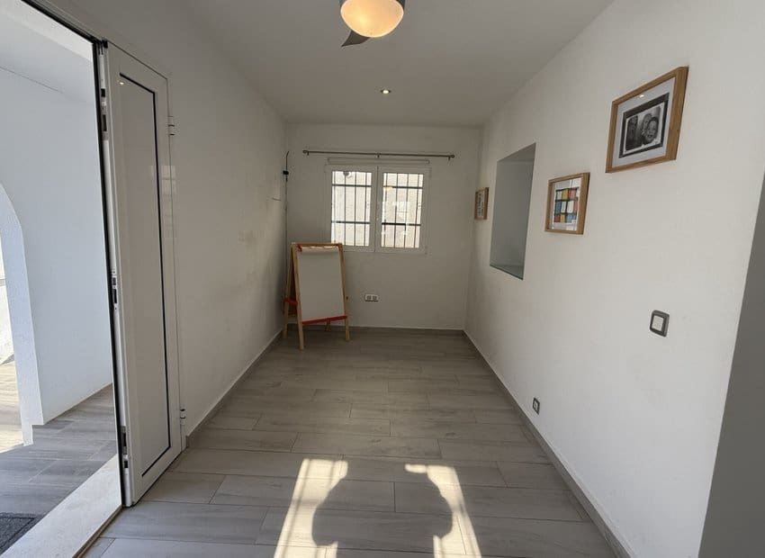 Chalet de 2 habitaciones en Villamartin en venta con piscina - 249.950 € (Ref: 9861024)
