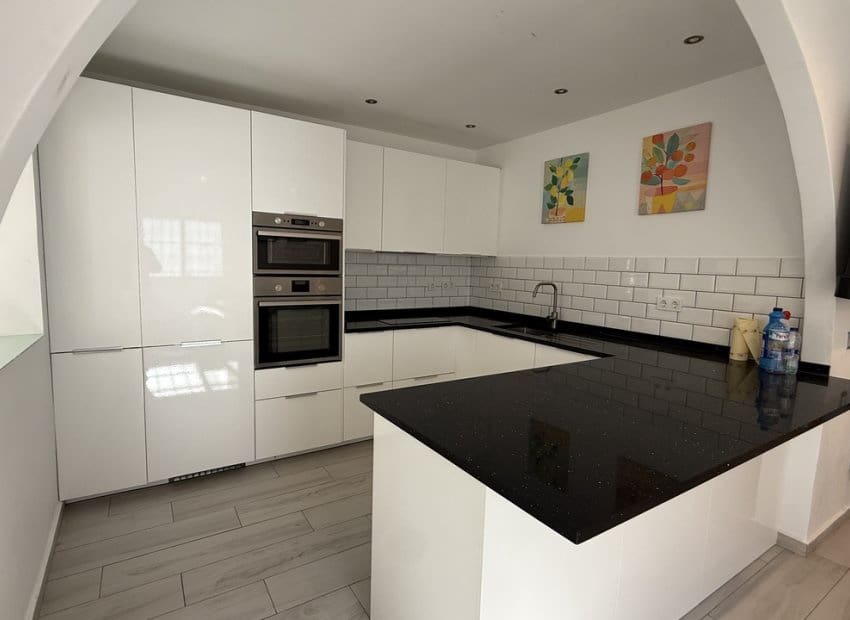 Chalet de 2 habitaciones en Villamartin en venta con piscina - 249.950 € (Ref: 9861024)