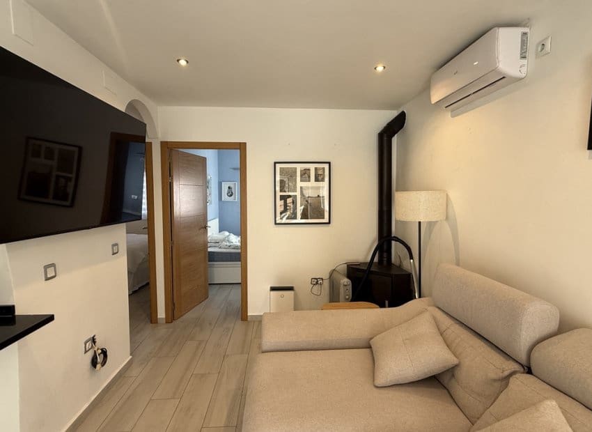 Chalet de 2 habitaciones en Villamartin en venta con piscina - 249.950 € (Ref: 9861024)