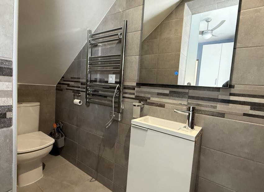 Chalet de 2 habitaciones en Villamartin en venta con piscina - 249.950 € (Ref: 9861024)