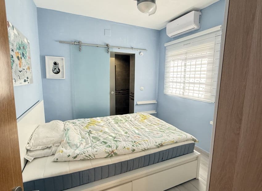 Chalet de 2 habitaciones en Villamartin en venta con piscina - 249.950 € (Ref: 9861024)