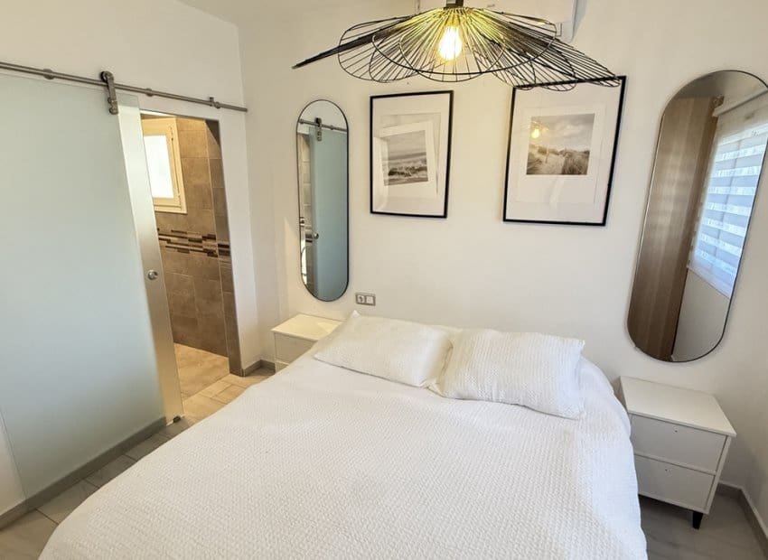 Chalet de 2 habitaciones en Villamartin en venta con piscina - 249.950 € (Ref: 9861024)