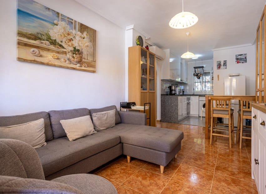 2 bedroom Apartment for sale in Algorfa with pool - € 129,000 (Ref: 9861026)