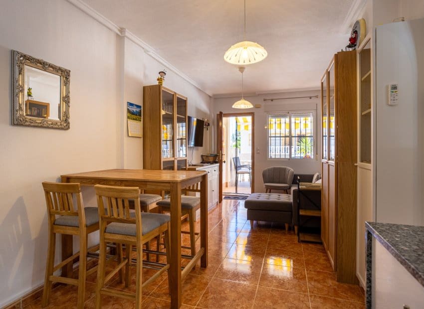 2 bedroom Apartment for sale in Algorfa with pool - € 129,000 (Ref: 9861026)