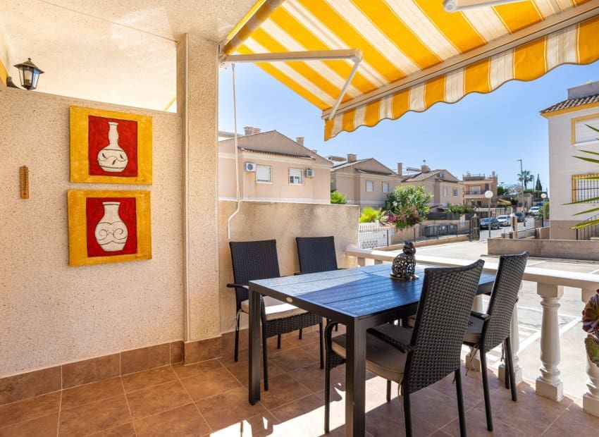 2 bedroom Apartment for sale in Algorfa with pool - € 129,000 (Ref: 9861026)