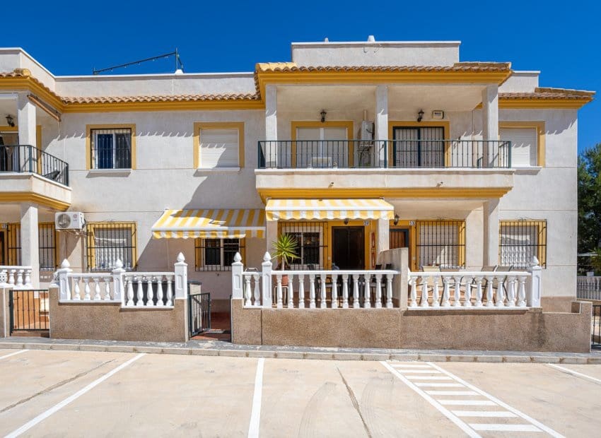 2 bedroom Apartment for sale in Algorfa with pool - € 129,000 (Ref: 9861026)