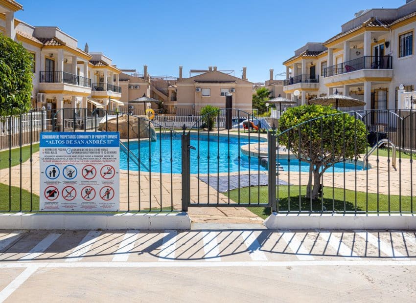 2 bedroom Apartment for sale in Algorfa with pool - € 129,000 (Ref: 9861026)