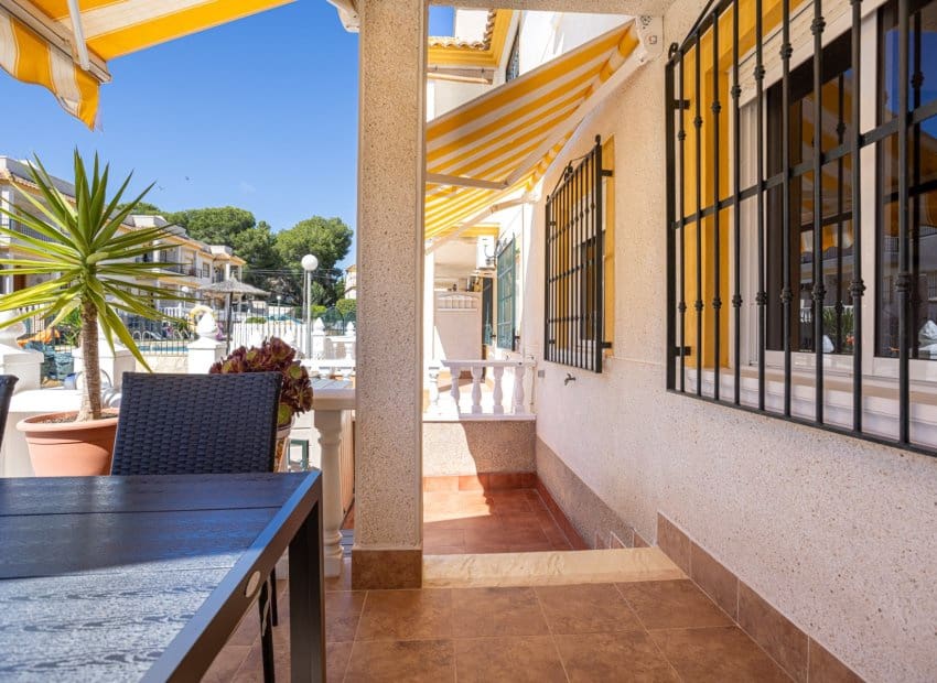 2 bedroom Apartment for sale in Algorfa with pool - € 129,000 (Ref: 9861026)