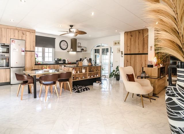 3 slaapkamer Villa te koop in San Fulgencio met zwembad - € 540.000 (Ref: 9861027)