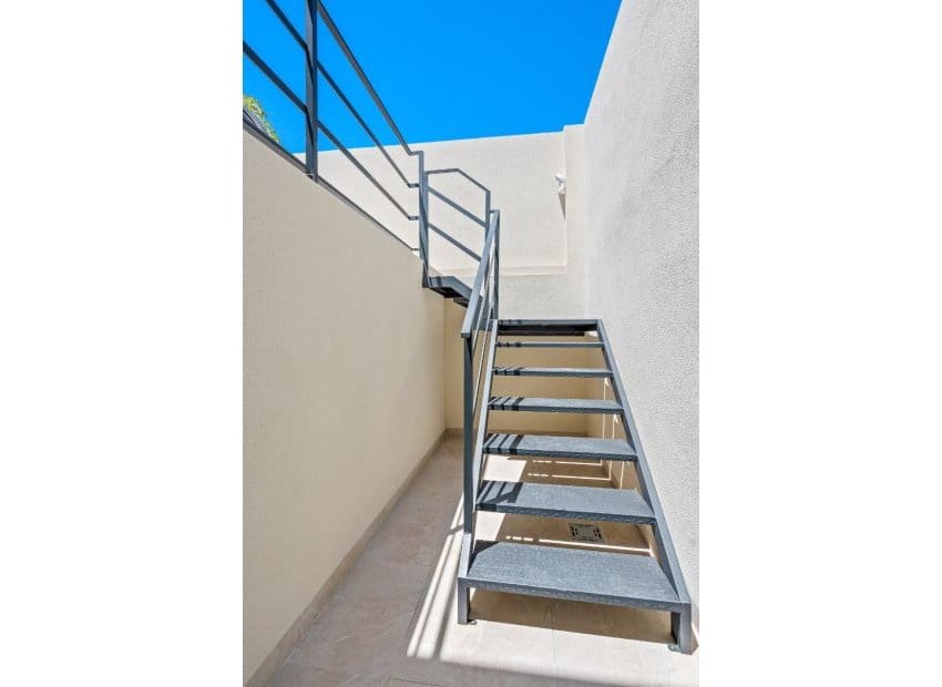 3 sovrum Villa till salu i Daya Nueva med pool - 399 900 € (Ref: 9862100)