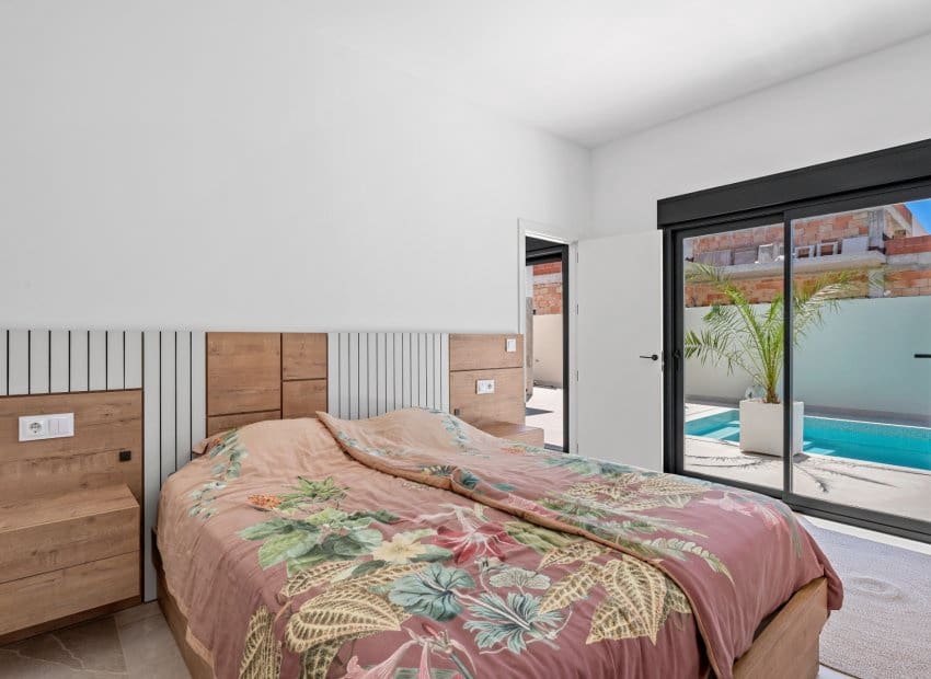 3 sovrum Villa till salu i Daya Nueva med pool - 399 900 € (Ref: 9862100)