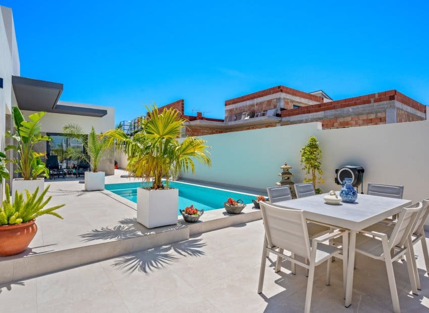 3 sovrum Villa till salu i Daya Nueva med pool - 399 900 € (Ref: 9862100)