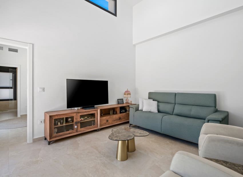 3 sovrum Villa till salu i Daya Nueva med pool - 399 900 € (Ref: 9862100)