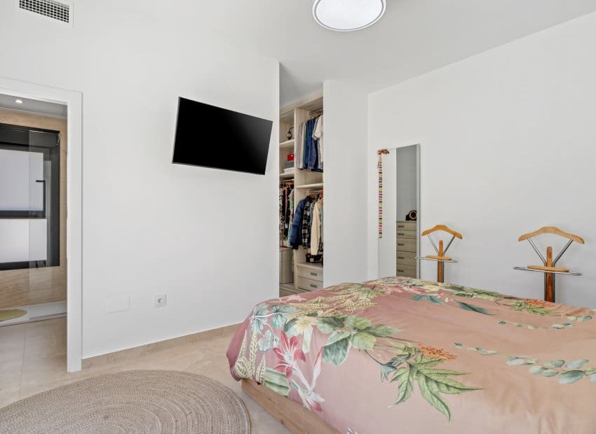 3 sovrum Villa till salu i Daya Nueva med pool - 399 900 € (Ref: 9862100)