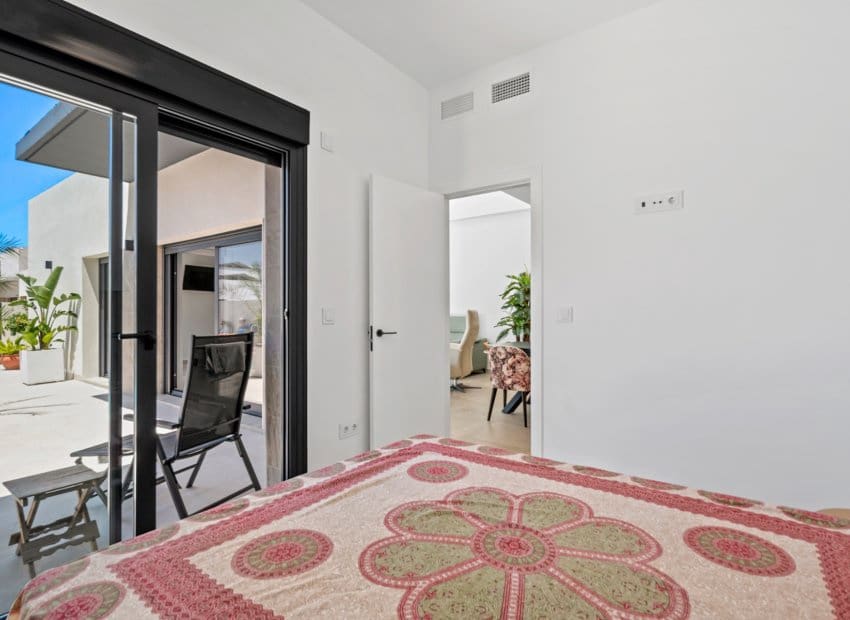 3 sovrum Villa till salu i Daya Nueva med pool - 399 900 € (Ref: 9862100)