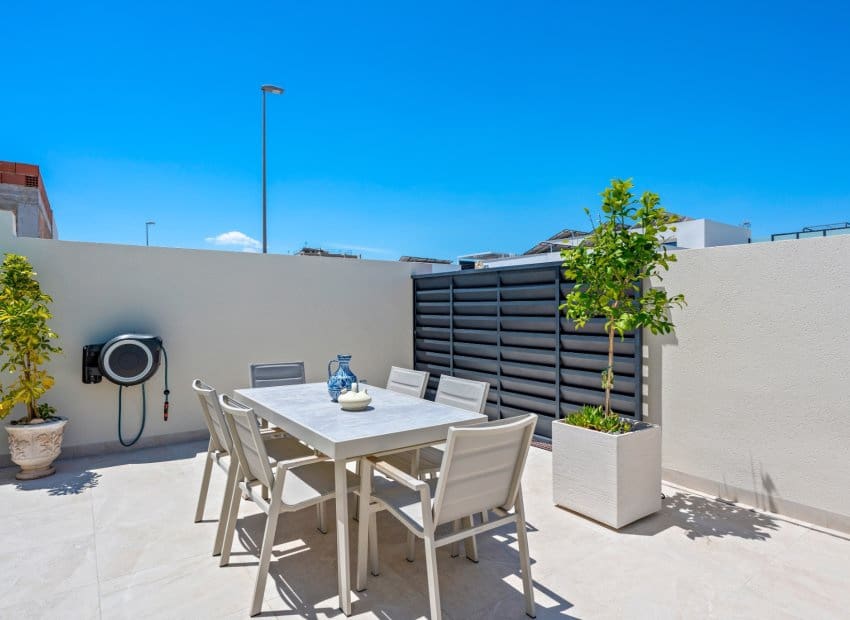 3 sovrum Villa till salu i Daya Nueva med pool - 399 900 € (Ref: 9862100)