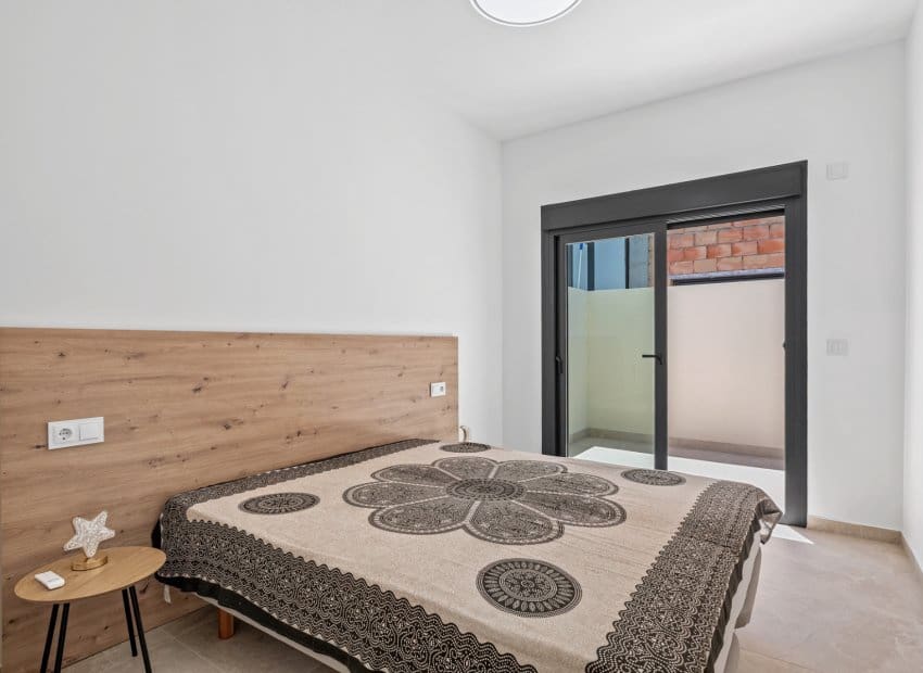 3 sovrum Villa till salu i Daya Nueva med pool - 399 900 € (Ref: 9862100)