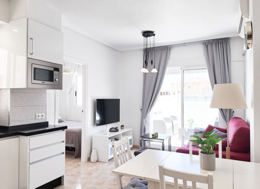 2 Zimmer Apartment zu verkaufen in Torrevieja mit Pool - 169.000 € (Ref: 9865551)