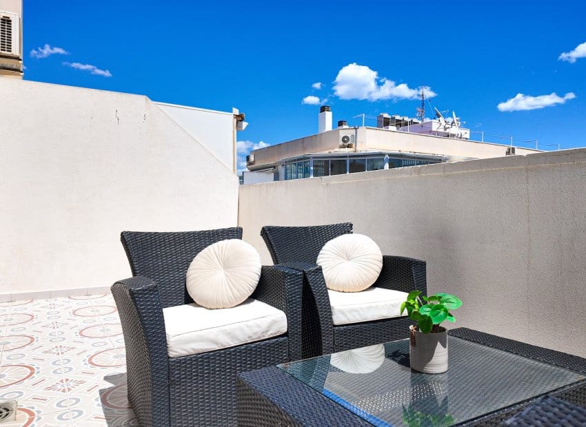 2 Zimmer Apartment zu verkaufen in Torrevieja mit Pool - 169.000 € (Ref: 9865551)