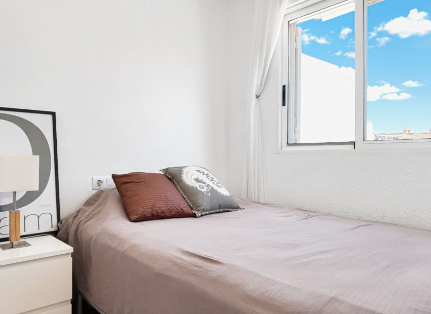 2 Zimmer Apartment zu verkaufen in Torrevieja mit Pool - 169.000 € (Ref: 9865551)