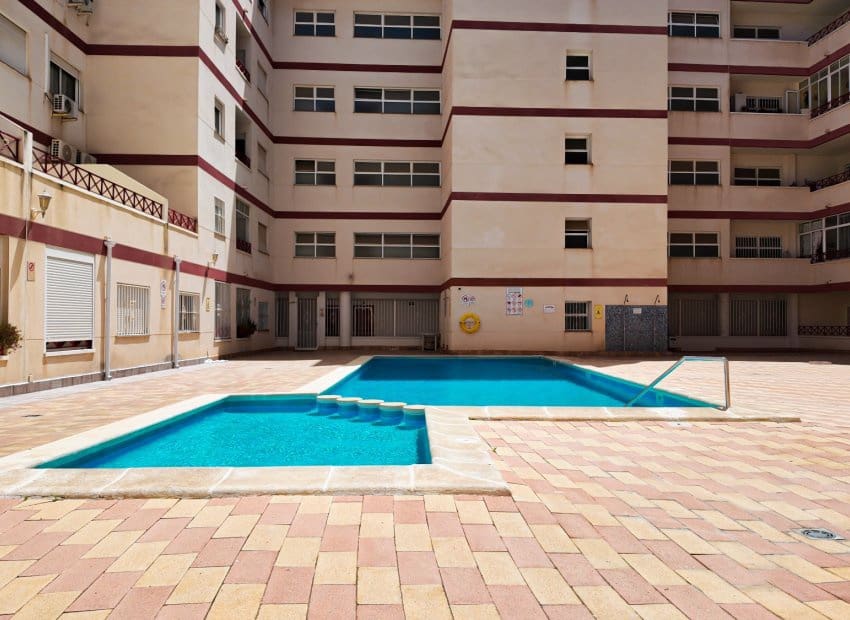 2 Zimmer Apartment zu verkaufen in Torrevieja mit Pool - 169.000 € (Ref: 9865551)