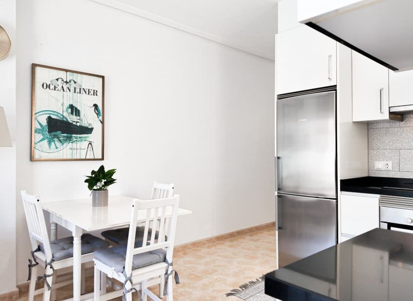 2 Zimmer Apartment zu verkaufen in Torrevieja mit Pool - 169.000 € (Ref: 9865551)