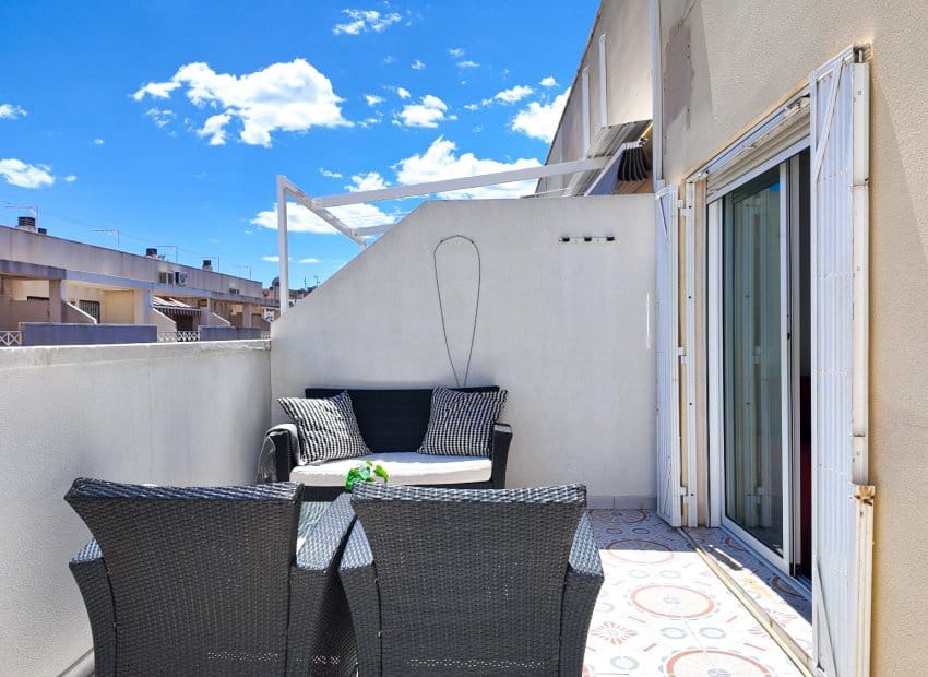 2 Zimmer Apartment zu verkaufen in Torrevieja mit Pool - 169.000 € (Ref: 9865551)
