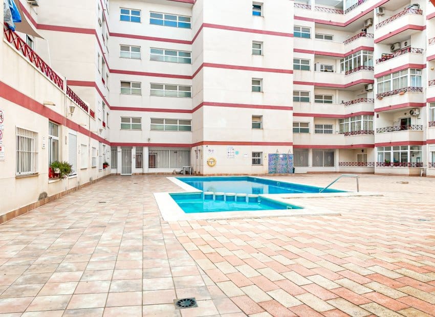 2 Zimmer Apartment zu verkaufen in Torrevieja mit Pool - 169.000 € (Ref: 9865551)