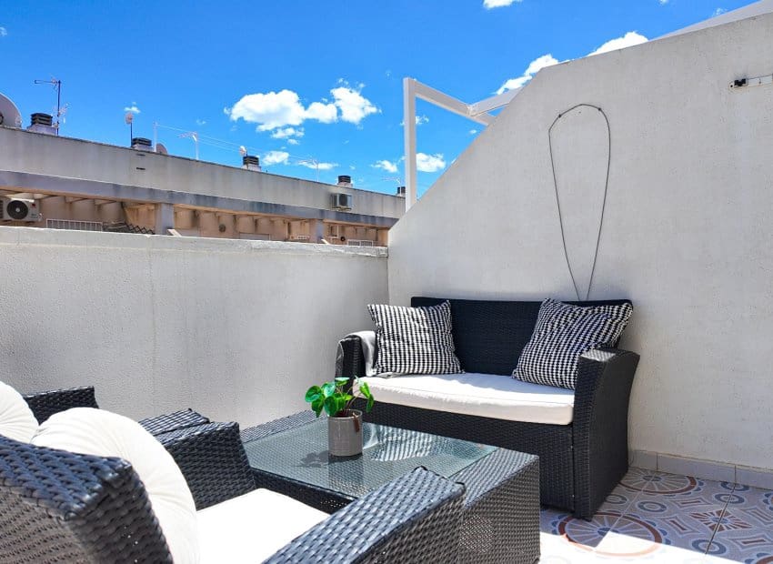 2 Zimmer Apartment zu verkaufen in Torrevieja mit Pool - 169.000 € (Ref: 9865551)