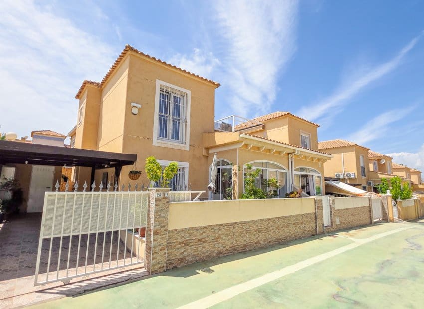 2 bedroom Townhouse for sale in Los Balcones with pool - € 218,500 (Ref: 9865559)
