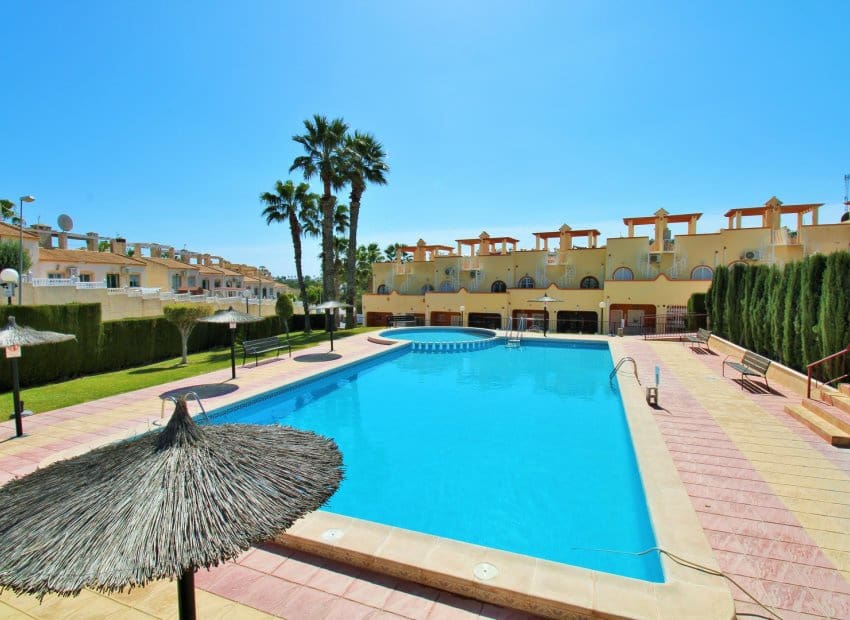 2 bedroom Townhouse for sale in Villamartin with pool - € 162,995 (Ref: 9865561)