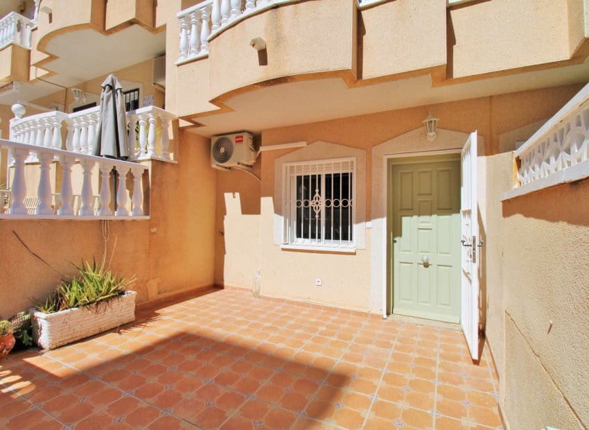 2 bedroom Townhouse for sale in Villamartin with pool - € 162,995 (Ref: 9865561)