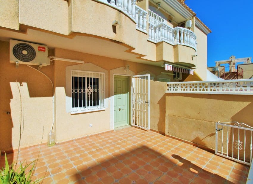 2 bedroom Townhouse for sale in Villamartin with pool - € 162,995 (Ref: 9865561)