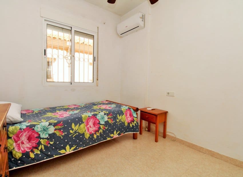 2 bedroom Townhouse for sale in Villamartin with pool - € 162,995 (Ref: 9865561)