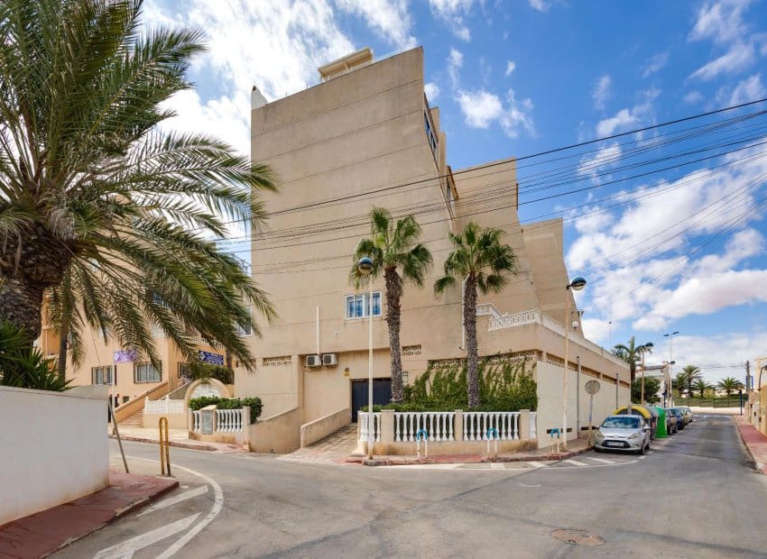 1 soverom Leilighet til salgs i La Mata med svømmebasseng - € 145 000 (Ref: 9869667)